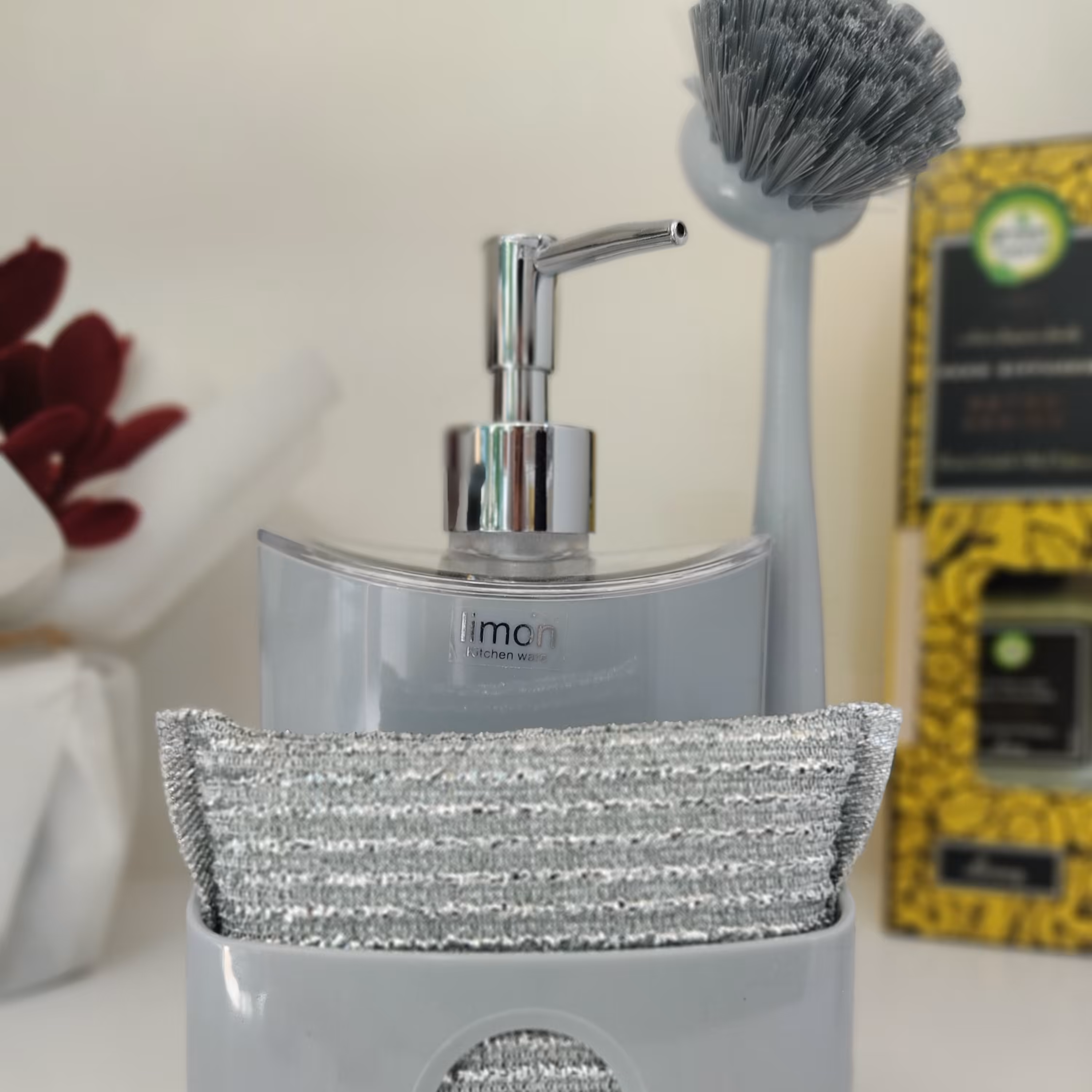 جا مایع و اسکاچ لیمون به همراه فرچه