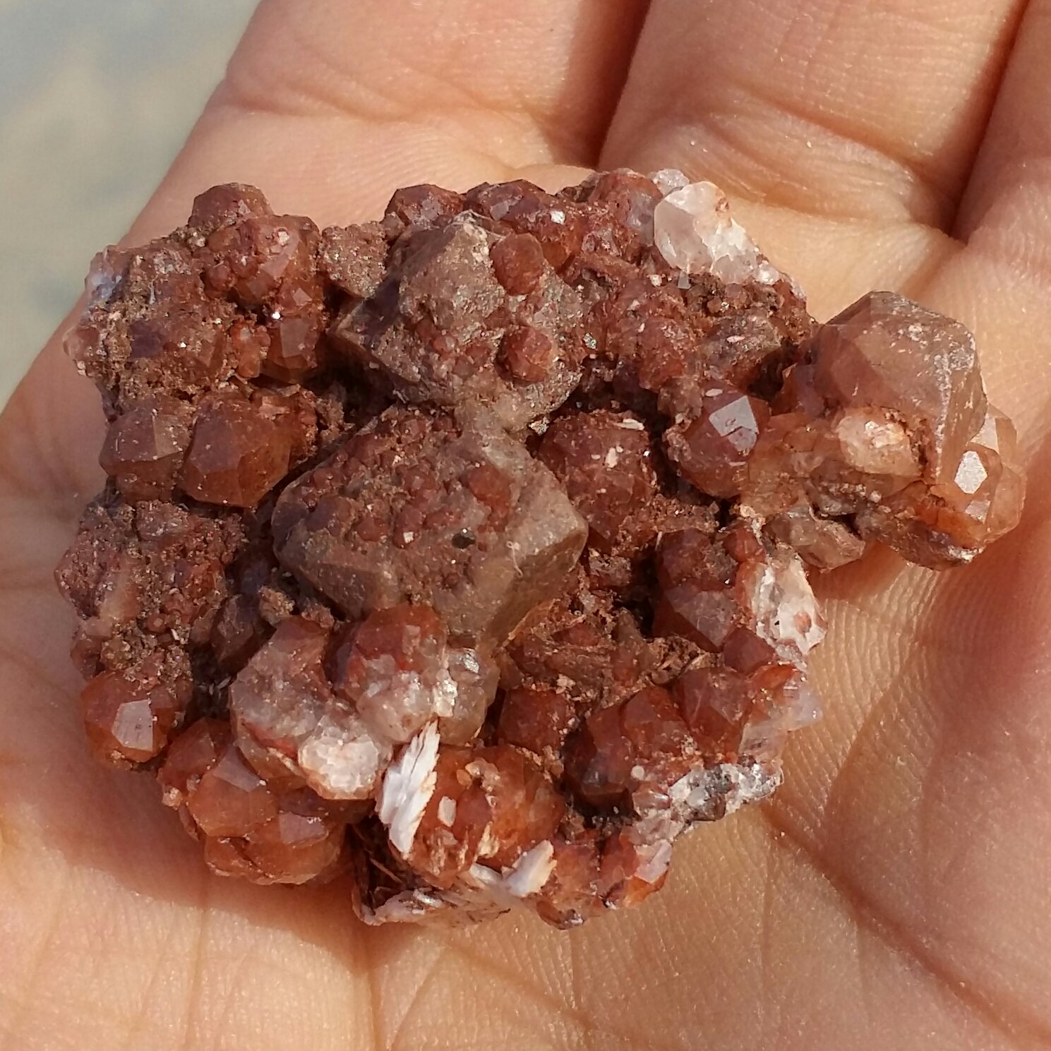 نمونه فوق کلکسیونی آنالیسم پر بلور سرخ روی بستر باریت محشر بسیااااار زیبا 100 در 100 طبیعی خارق العاده و تک
کد 8333
