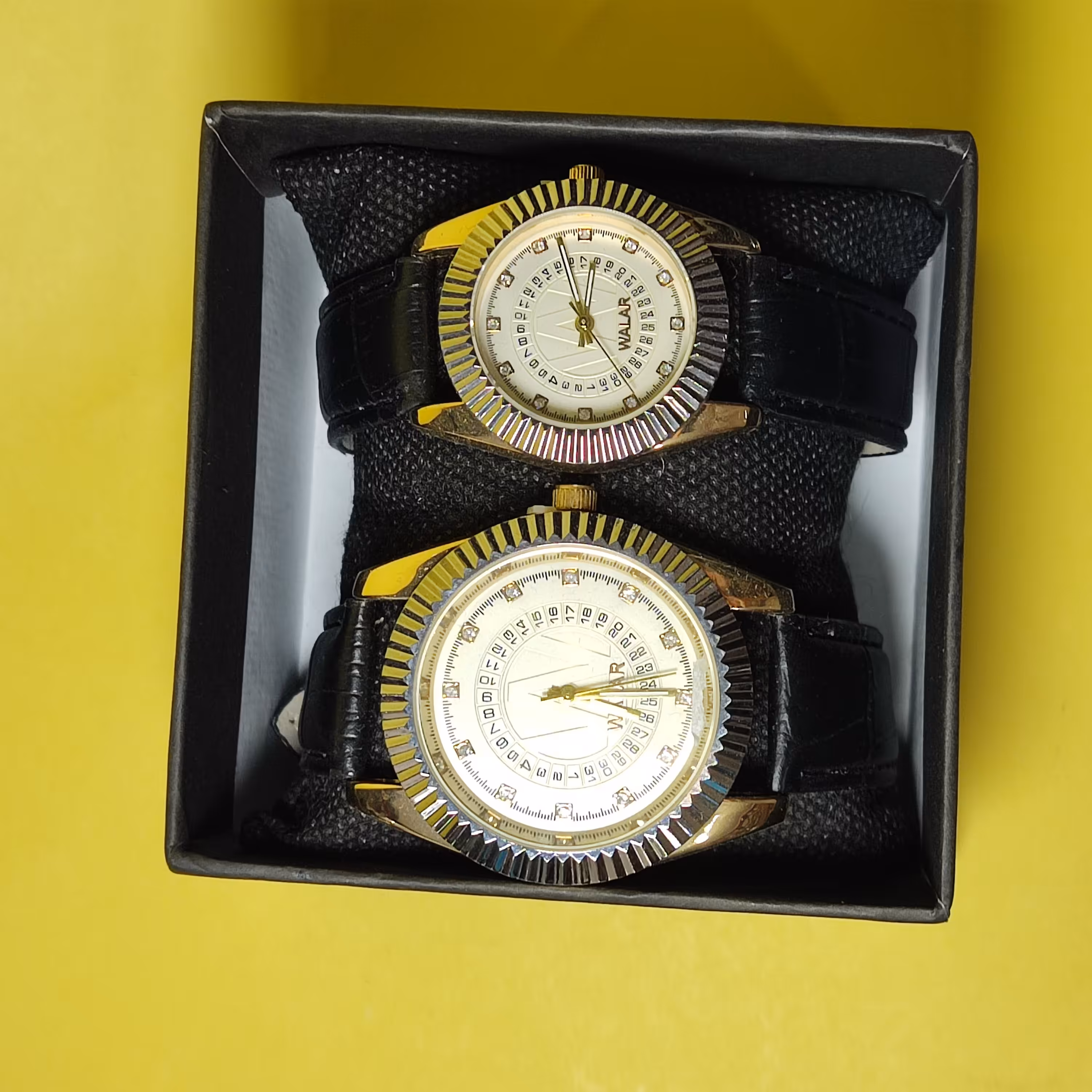 ساعت ست والار عقربه ای دسته چرم حاشیه چین دار کیفیت بالا