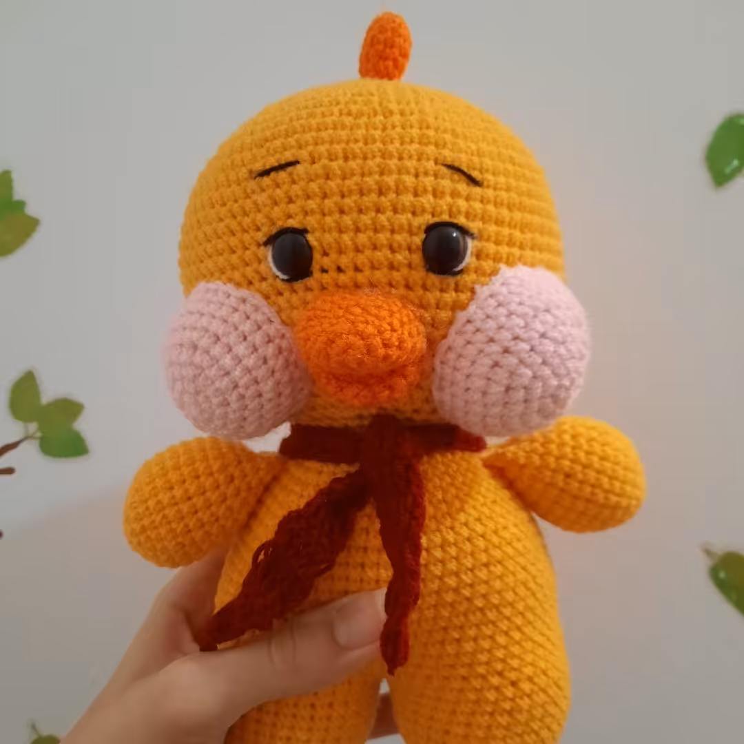 عروسک بافتنی داکی قد حدود 27 سانت