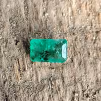 زمرد طبیعی زامبیا شفاف با لاستر  قوی