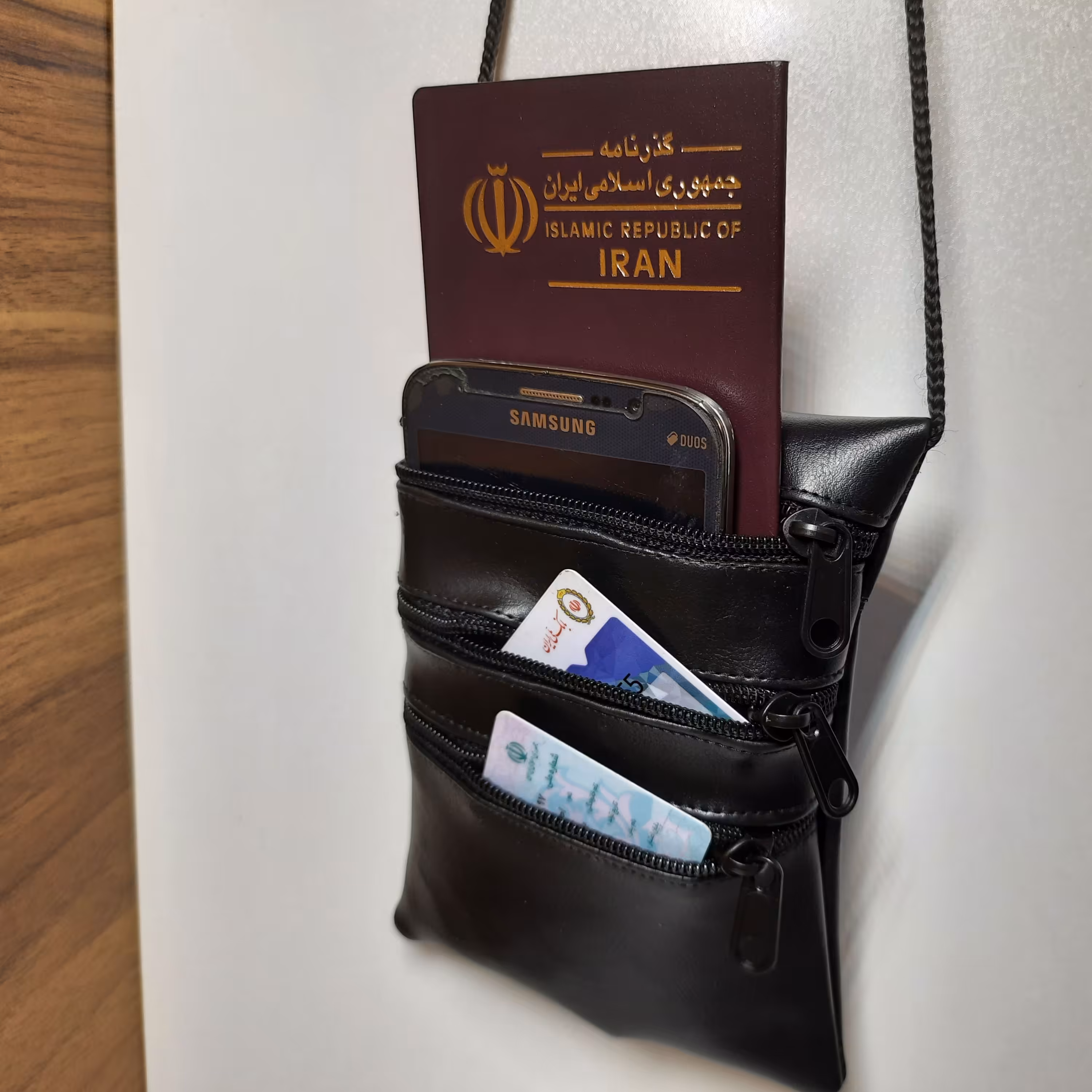 کیف پول مخفی مدارک پاسپورت آویز گردنی سبک مسافرت پیاده روی اربعین.3زیپ چرم