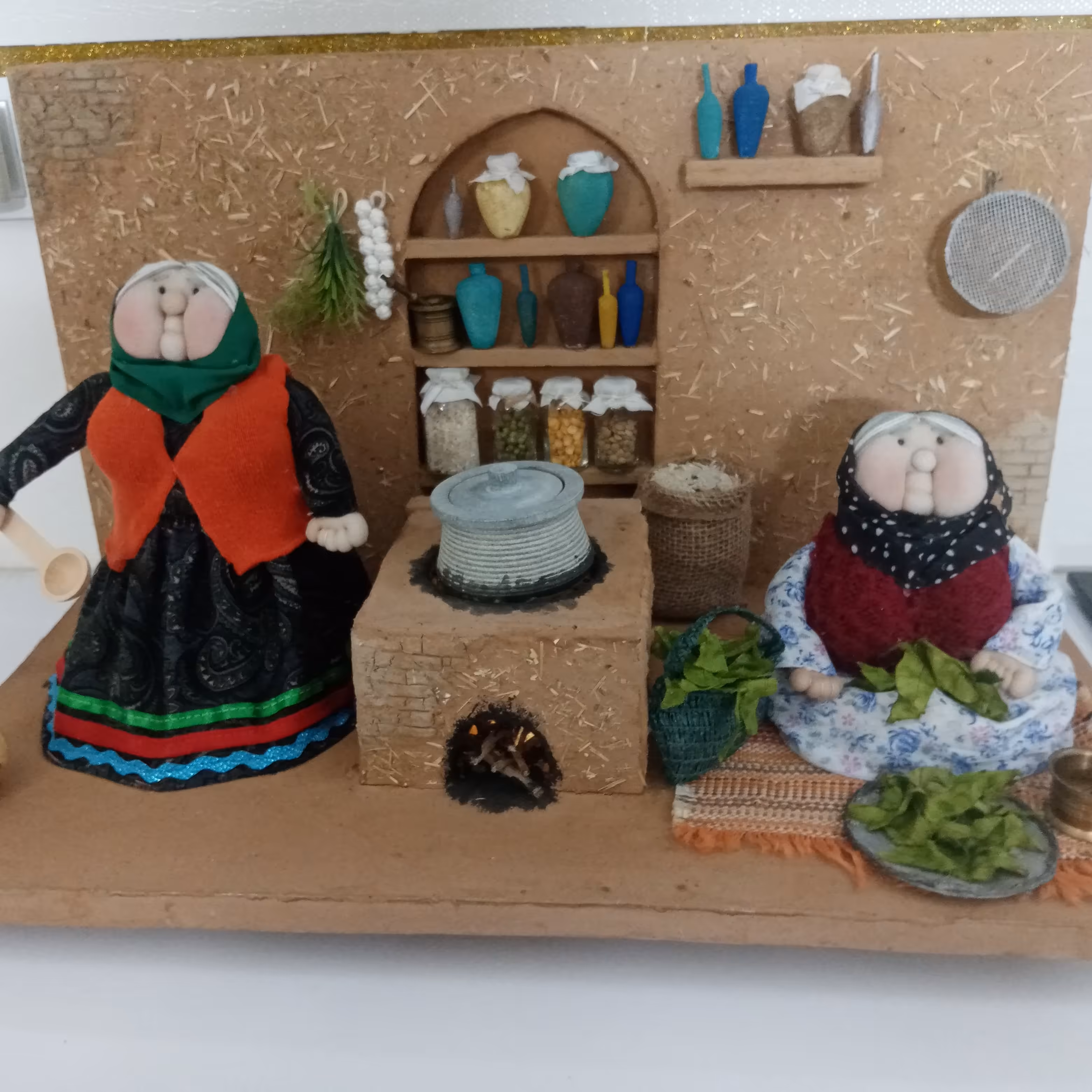  دکوری مطبخ مادربزرگ با اجاق و هیزم همراه با نورپردازی   