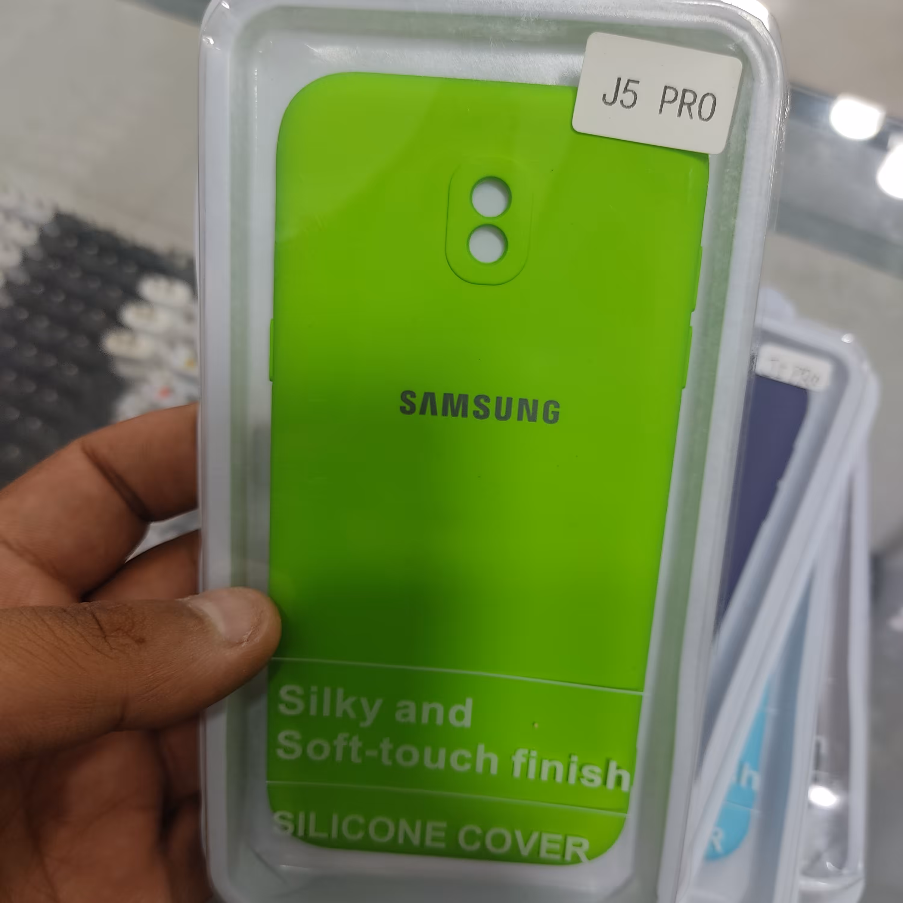 گارد سیلیکونی J5 PRO  یک