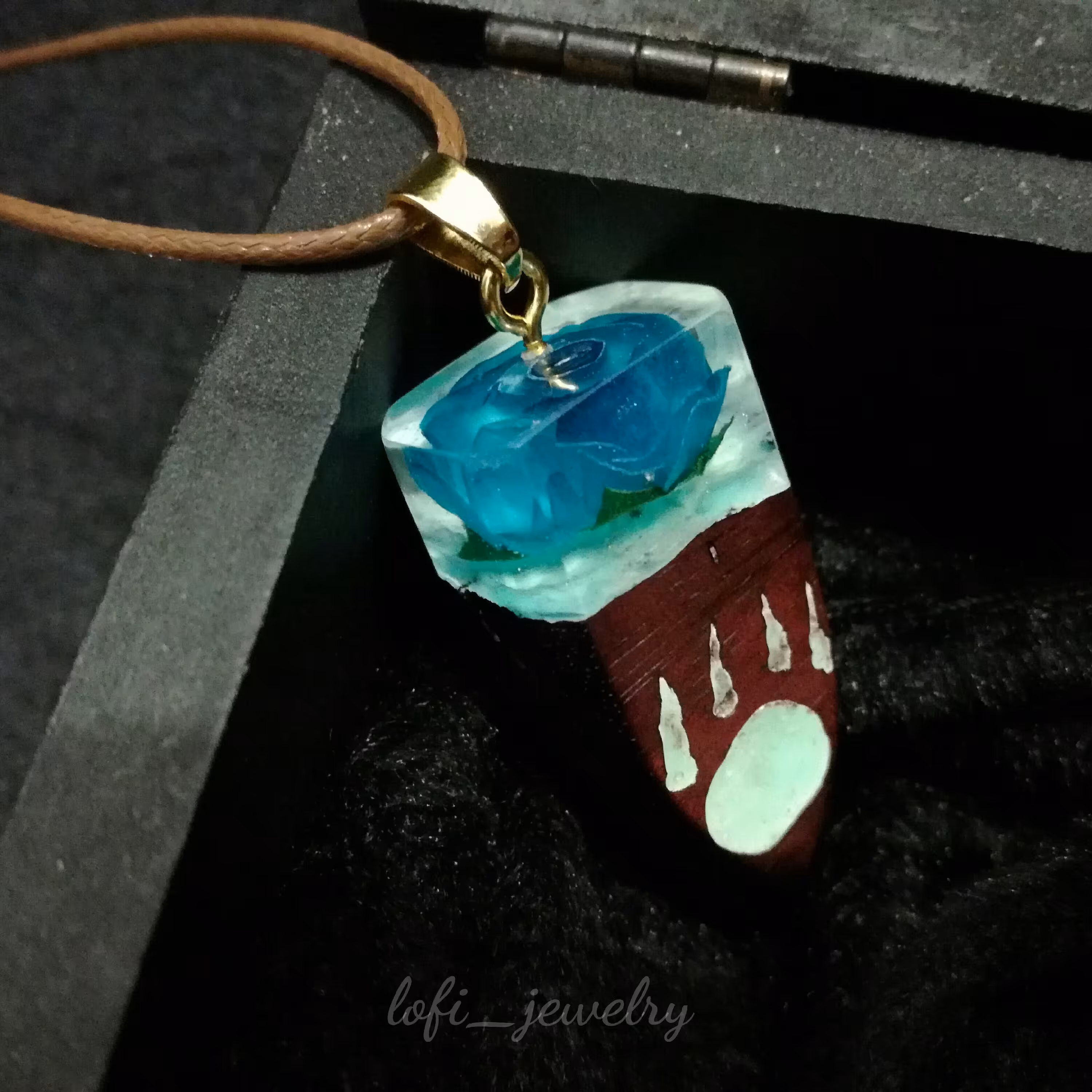 گردنبند چوب و رزین تددی