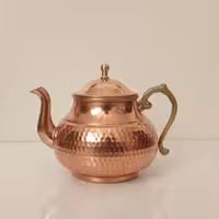 قوری مسی نیم لیتری دسته برنجی طرح توپی نانو شده 

