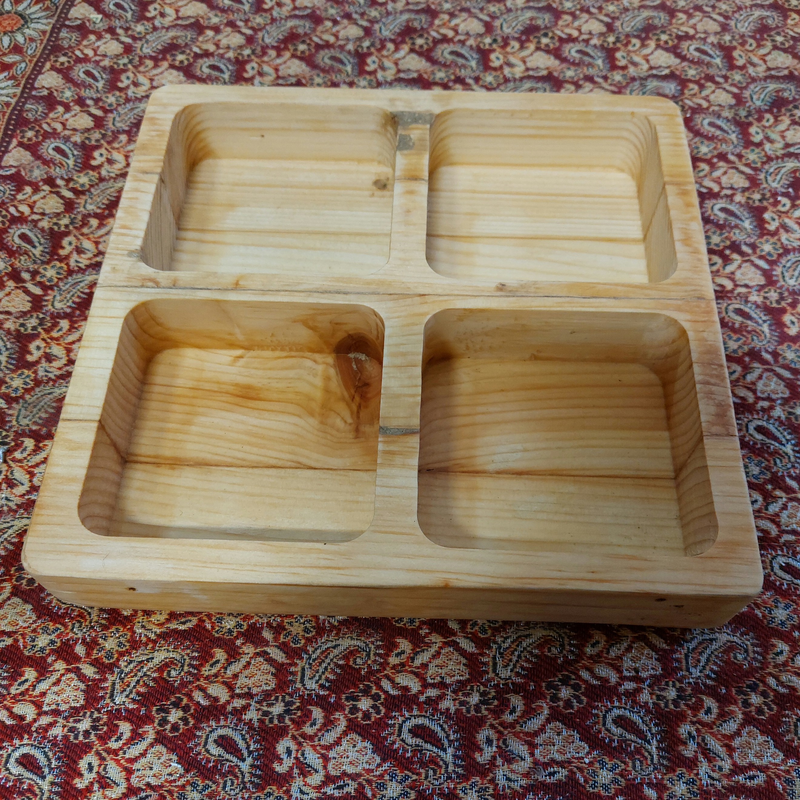اردو خوری چوبی مربع