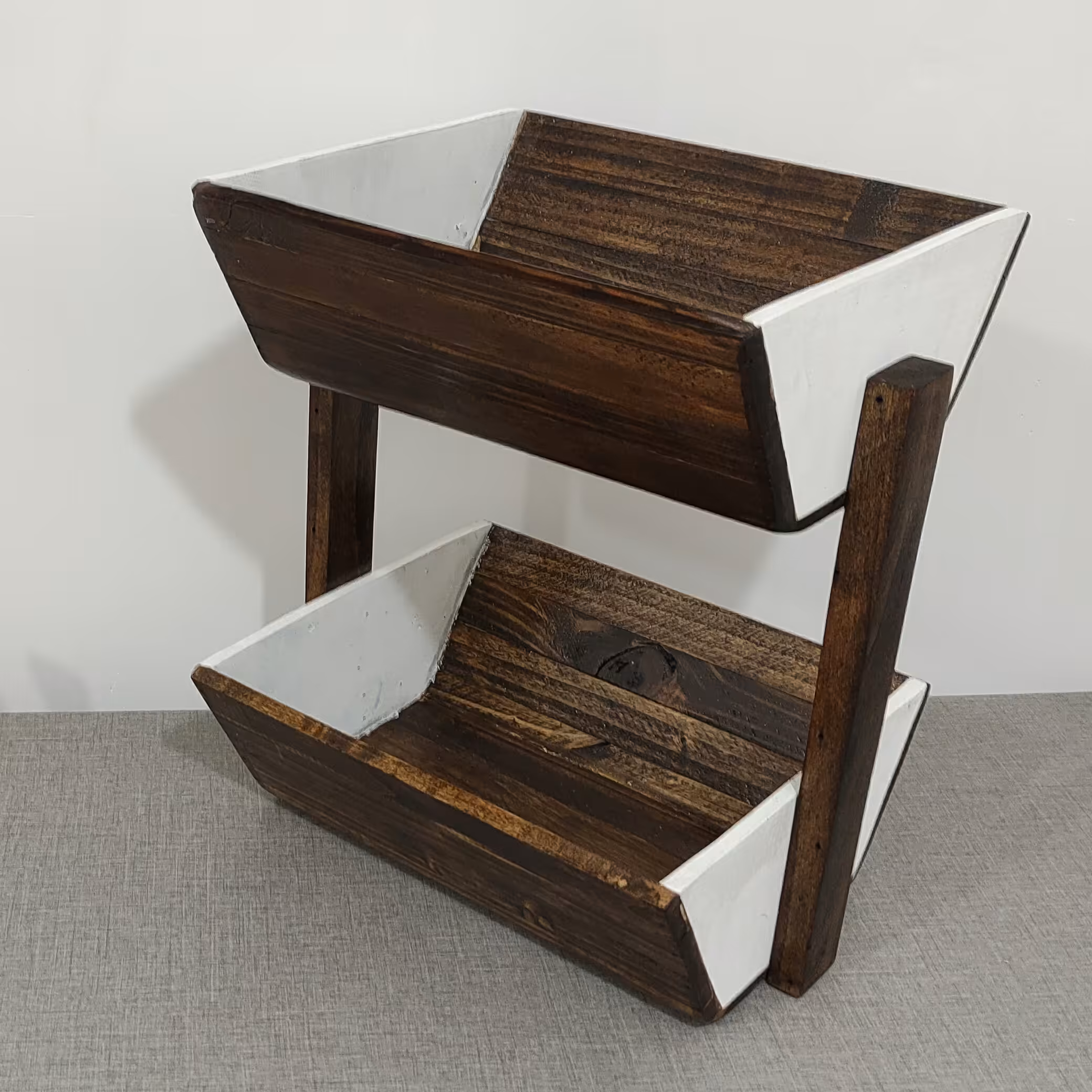 استند و جای سیب زمینی  پیاز  چوبی  در ابعاد 28در30 و ارتفاع 38 رنگ چوب پوشش داده شده با سیلر و کیلر 