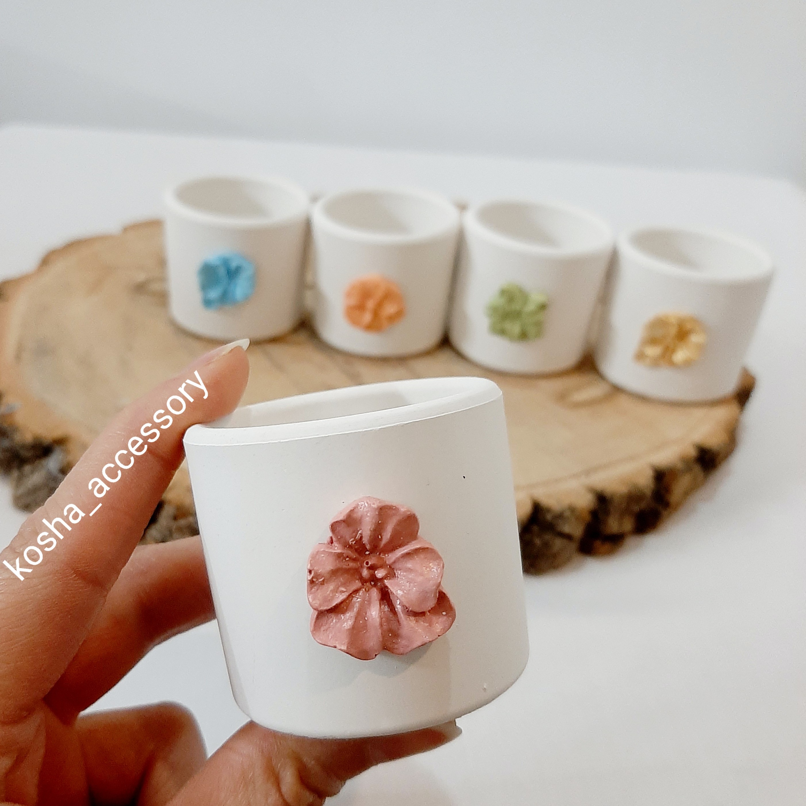 گلدان گرد گل برجسته(کارتن50تایی)دونه ای 6000ت مناسب گل مصنوعی وگل طبیعی و کاکتوس