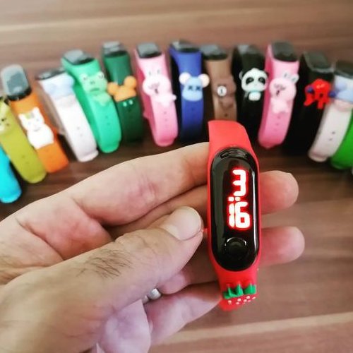 ساعت مچی جدید و جذاب هوشمند اسپرت  و ضد آب و لمسی برای جشن تکلیف و روز دختر