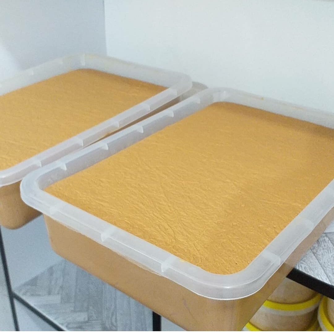 حلوا ارده شیره خرمایی وحلوا شکری درجه یک زرین تک زرقان دیس 7 کیلو گرمی