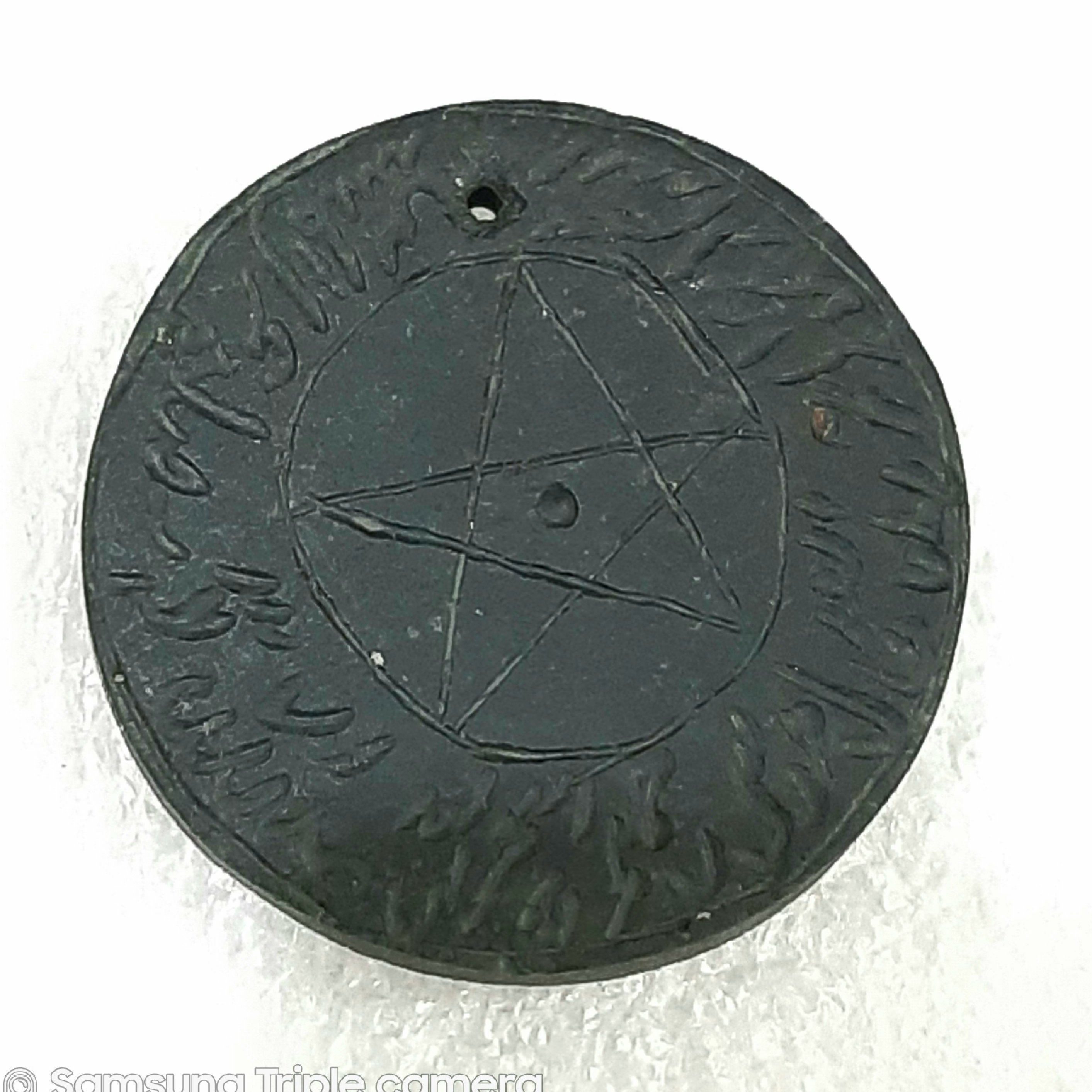 قابلیت بنام زدن آویز حکاکی شده سنگ اصل معدنی عباس آباد با جذب آهن ربا