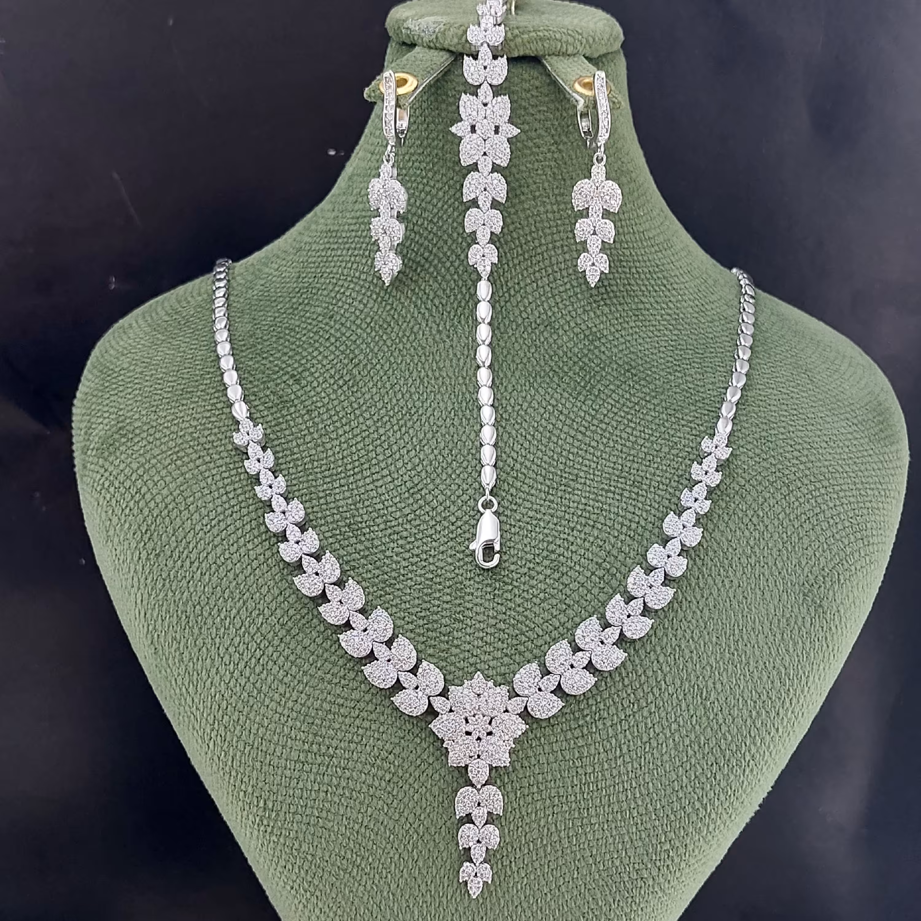 سرویس نقره زنانه عیار 925 طرح جواهر با روکش طلا سفید کد 087