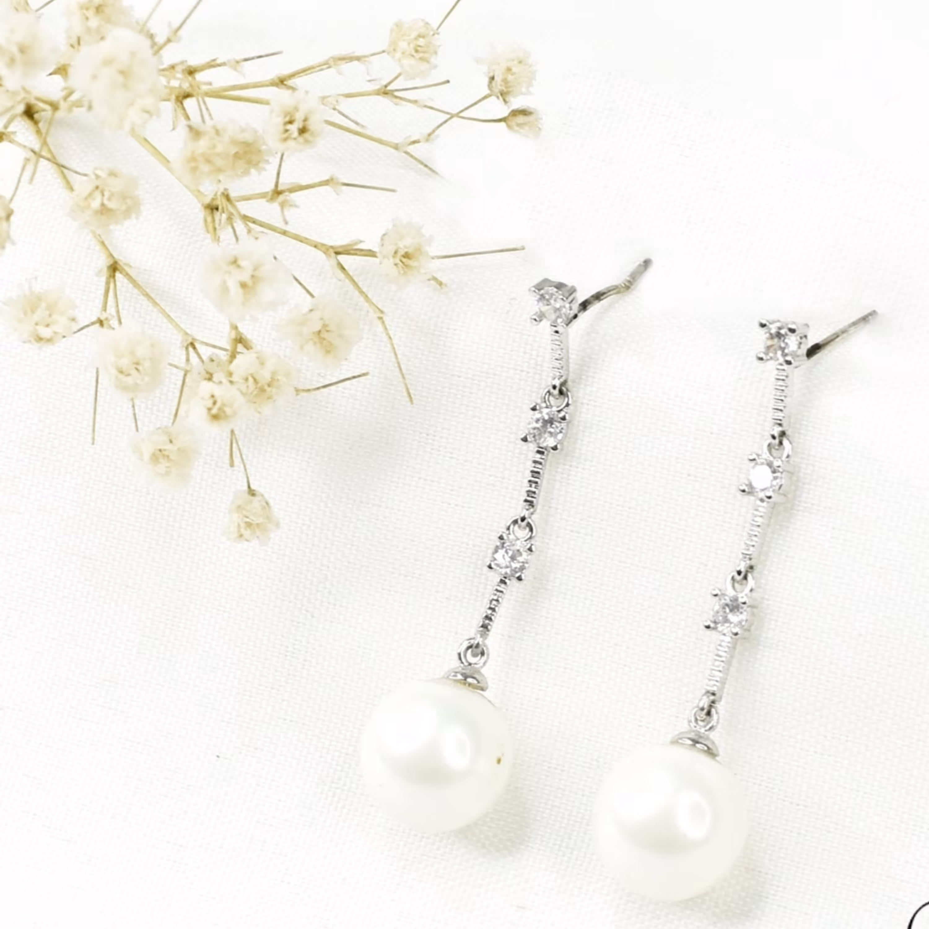 گوشواره آویز سفید مرواریدی ضدحساسیت رنگ ثابت  کد6687