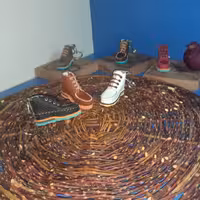 جاکلیدی چرمی طرح کفش نیم چکمه در رنگهای مختلف 