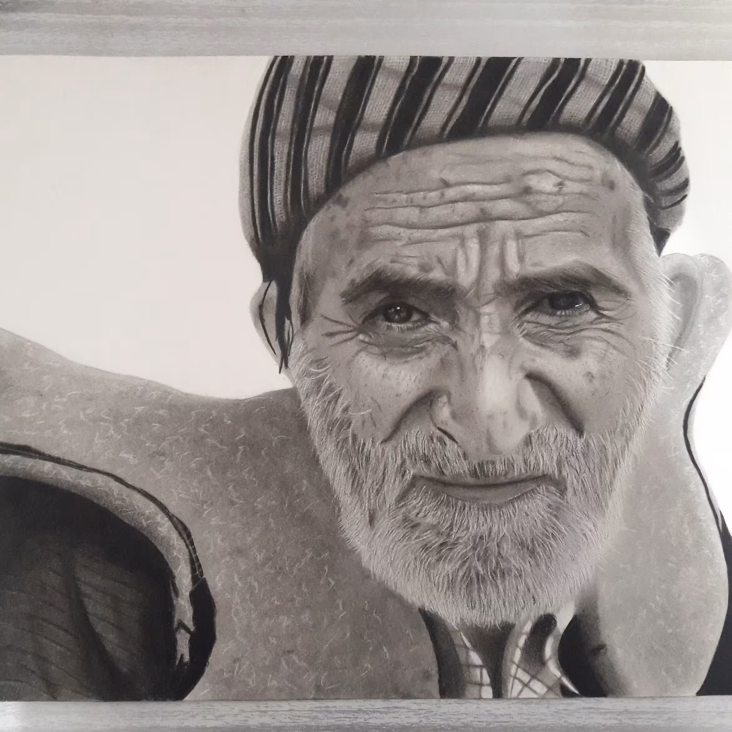 تابلوی سیاه قلم طرح پیرمرد مهربان