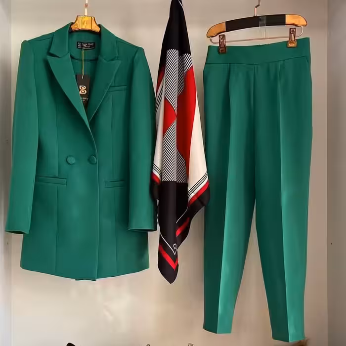 کت شلوار فوق العاده شیک اسپورت با تنخور زیبا با دوخت تمیز و حرفه ای