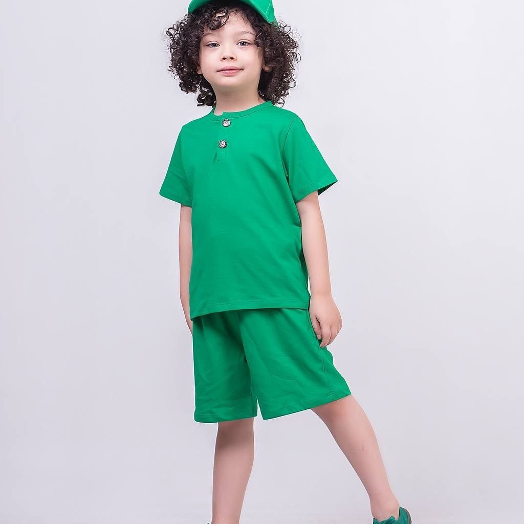 ست اسپورت بچگانه تیشرت و شلوارک شیک و خوشگل مناسب حدود سنی 2 تا 6 سال رنگبندی متنوع و جذاب جنس نخ پنبه سوپر لاکرا