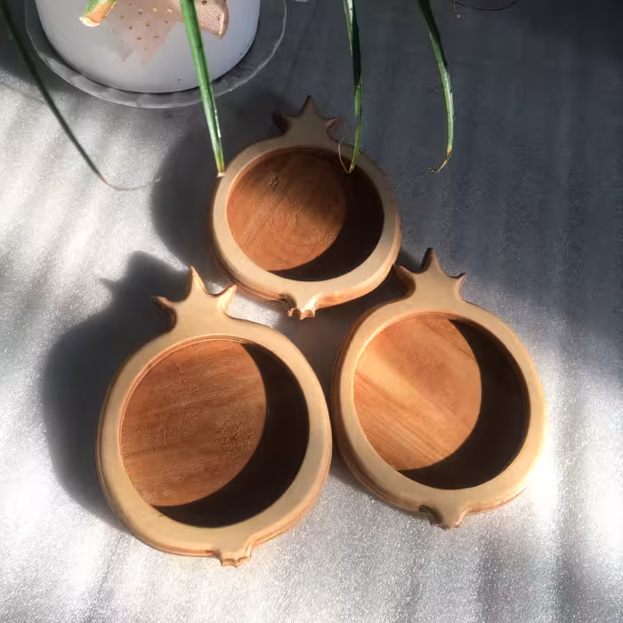 زیر فنجونی چوبی طرح تاج  بسیار خاص