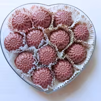 شکلات خرما مغزدار با طعم انگور