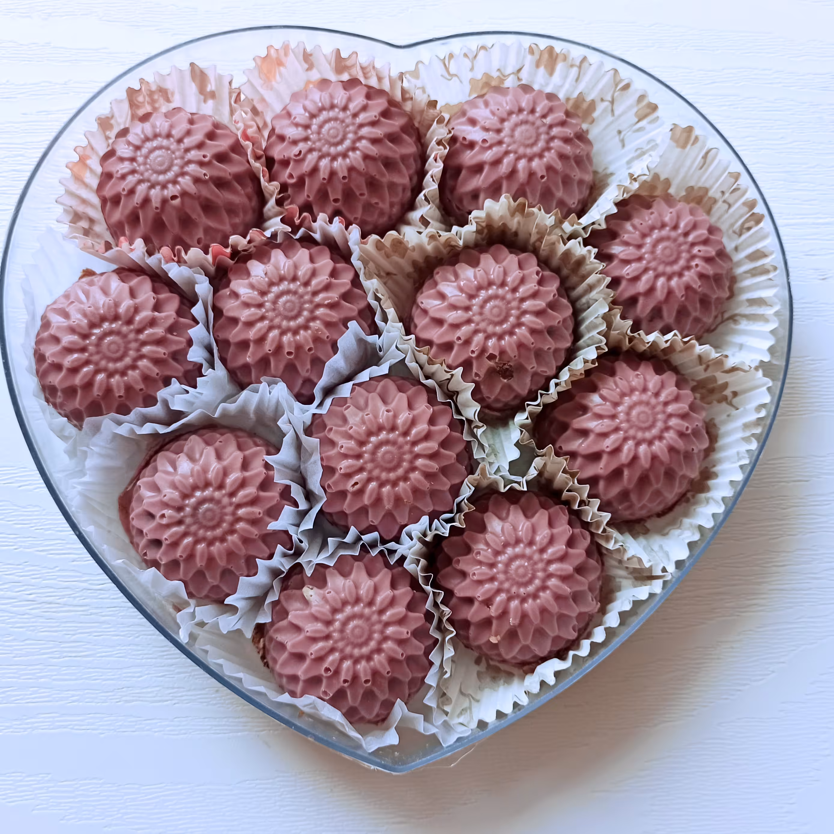 شکلات خرما مغزدار با طعم انگور