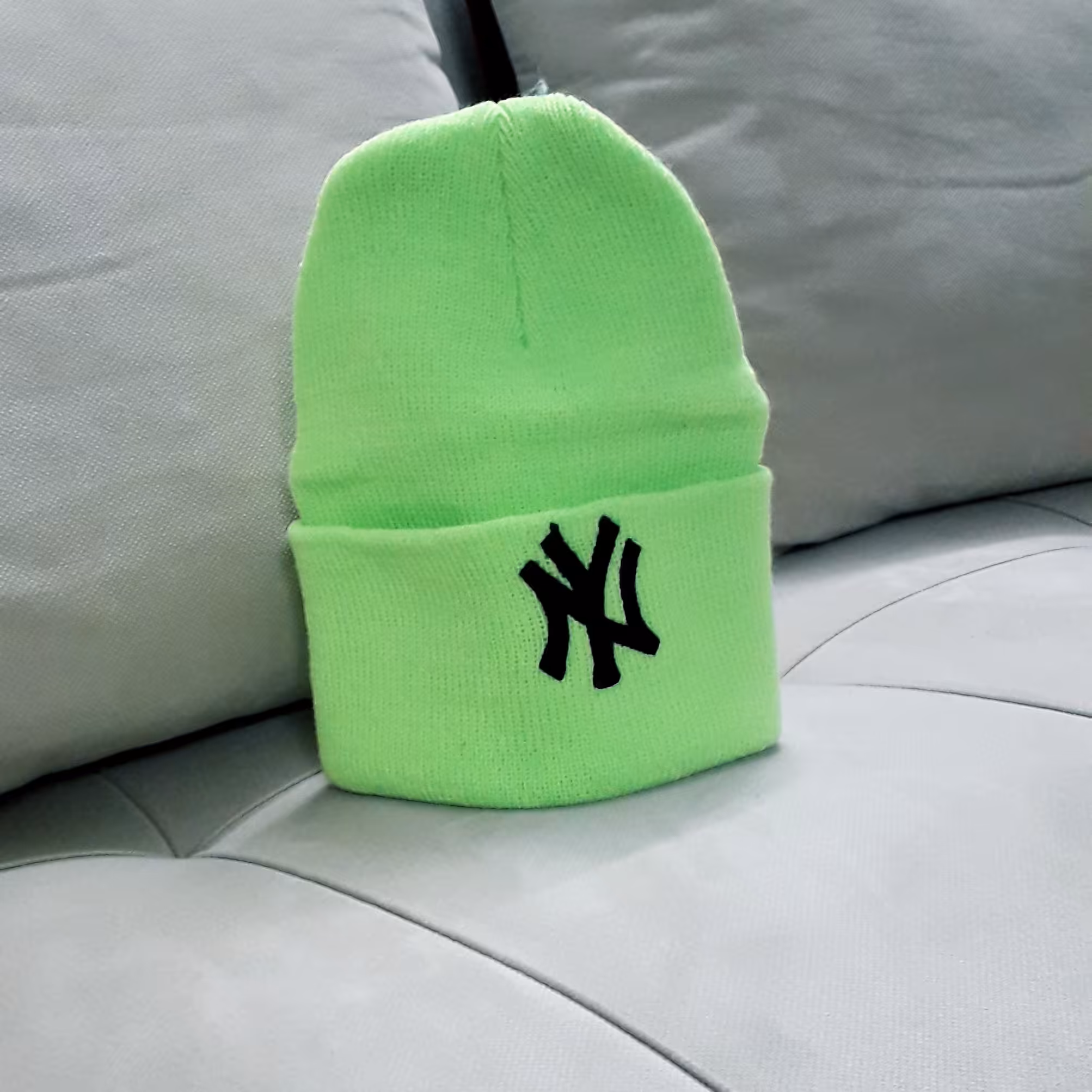 کلاه دخترانه رنگ فسفری جیغ طرح NY