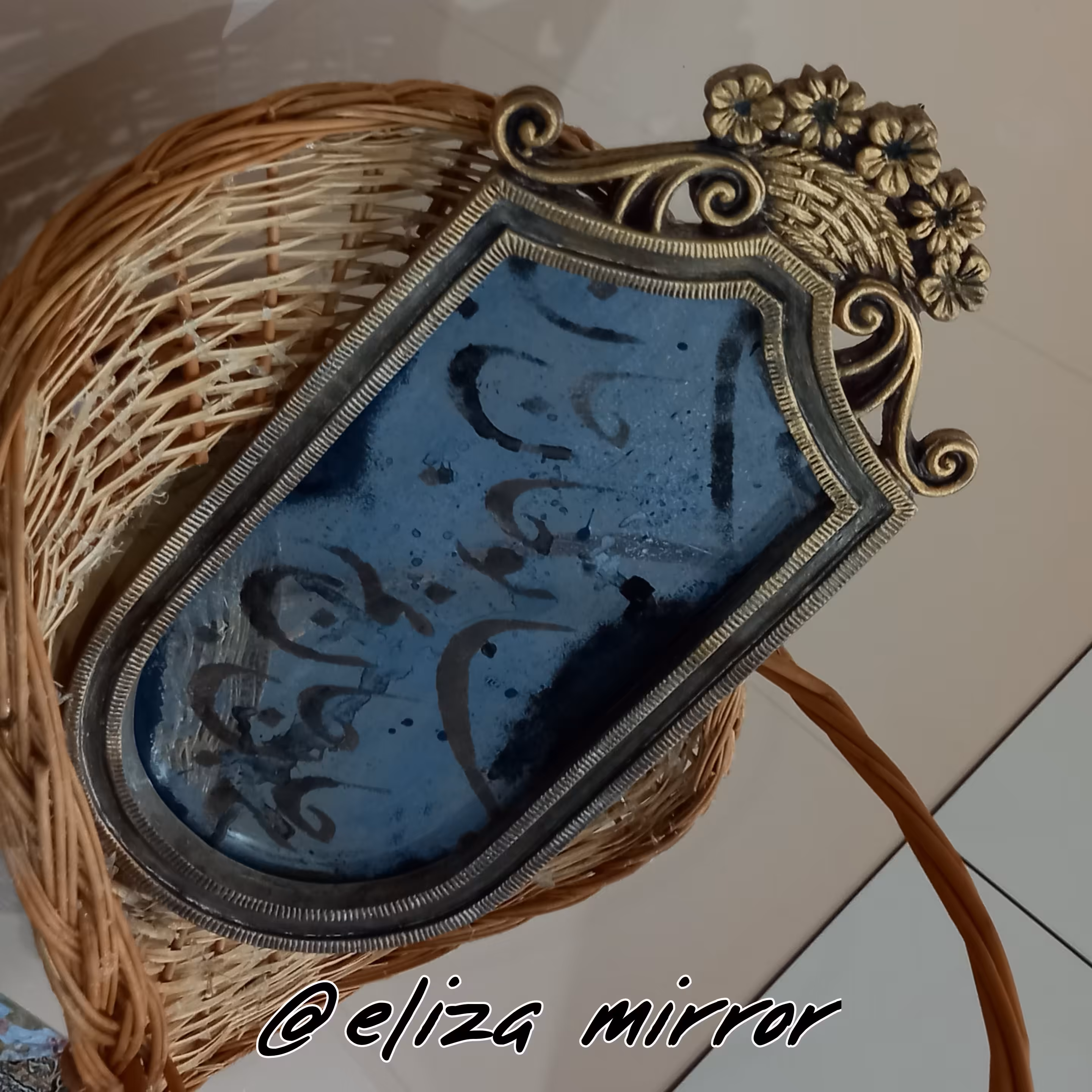 قاب پلی استر با آینه آنتیک