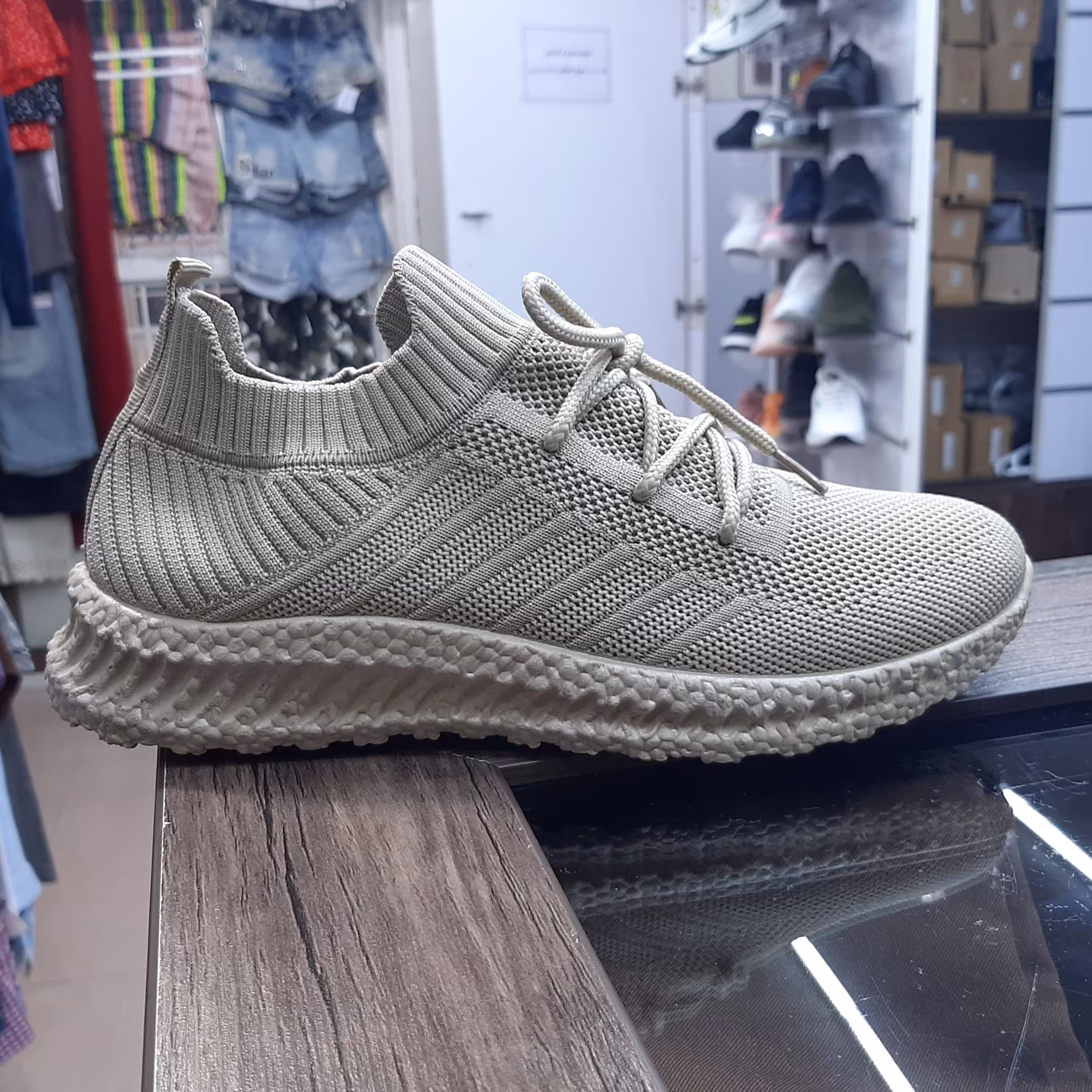 کفش جورابی راحتی کتونی خارجی وارداتی رویه بافت رنگ خاکی