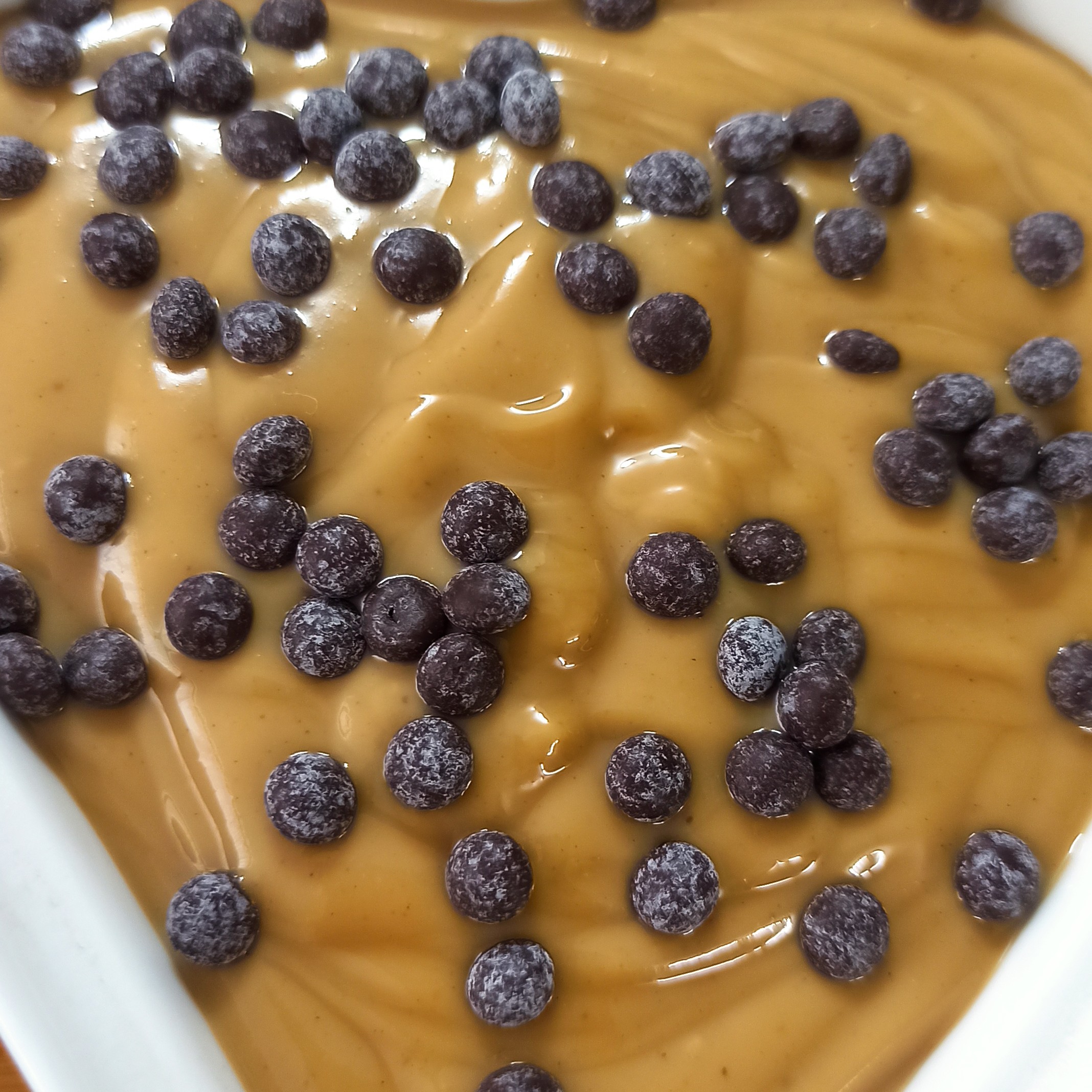 کره بادام زمینی فندقی با تکه های شکلات مثبت آجیل 400گرمی