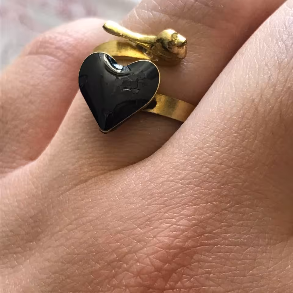 انگشتر رزینی طرح قلب ساده
