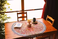 رومیزی گرد طرح فابیانا