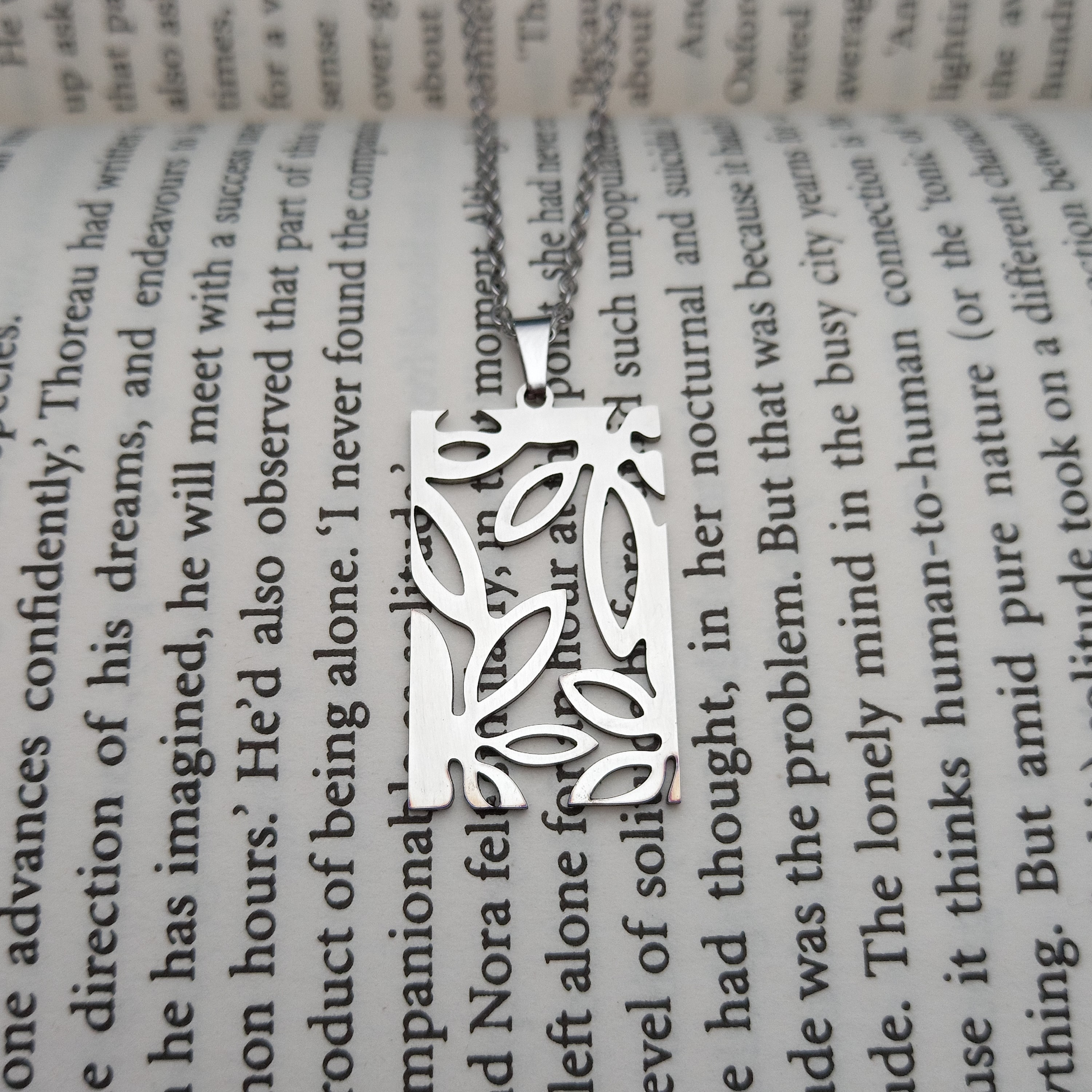 گردنبند طرح گل مستطیلی استیل رنگ ثابت