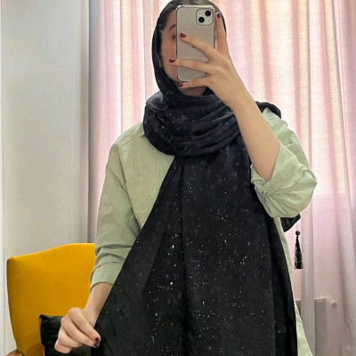 شال مشکی اکلیلی