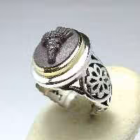 انگشتر گارنت سرخ، سردیس داریوش حکاکی برجسته تماما کارِدست