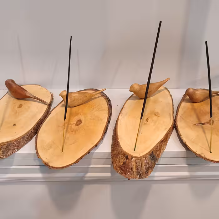 جاعودی دست ساز تمام چوب به همراه پرنده چوبی بسیار خوشرنگ تمیز و زیبا 