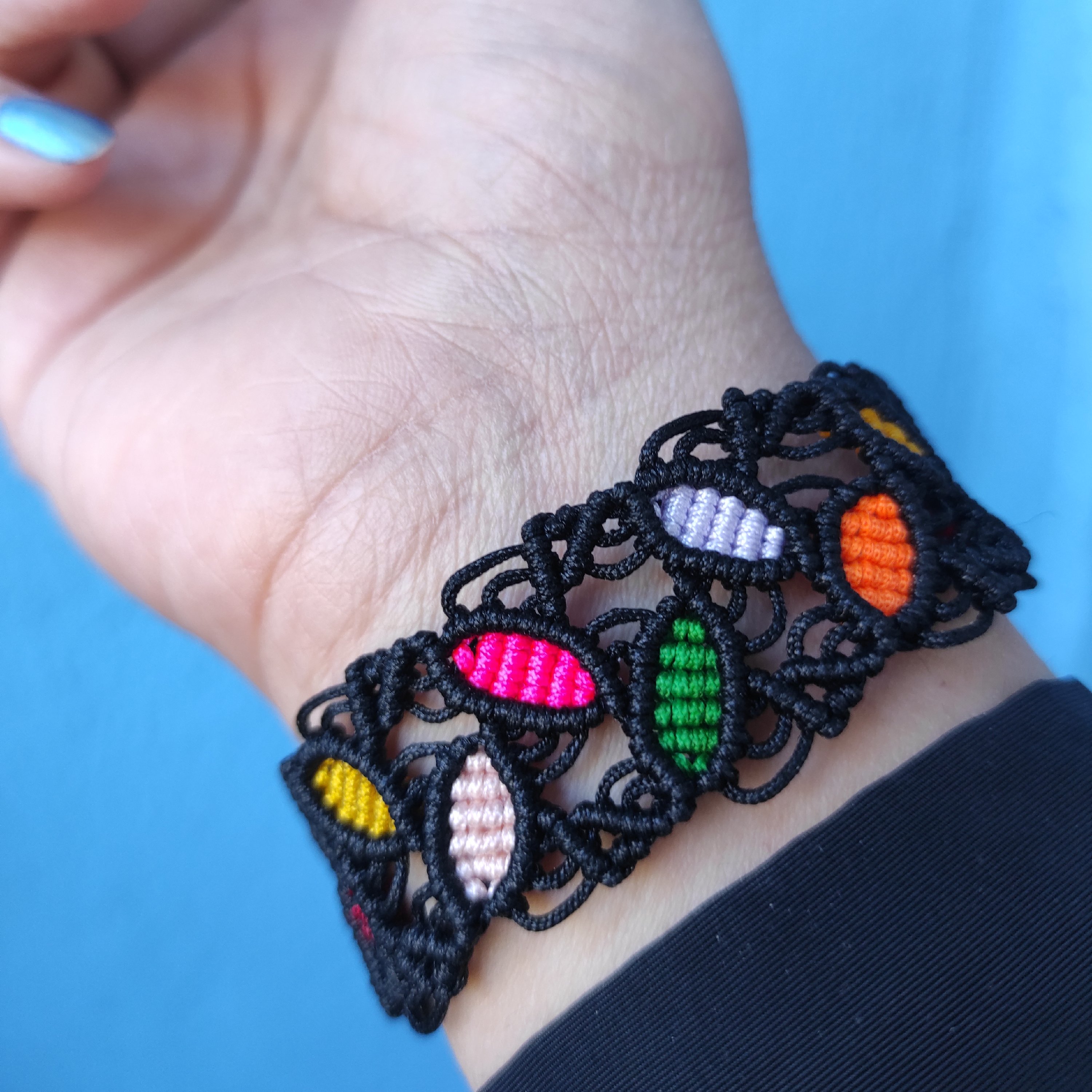 دستبند پاییز مشکی (الهام گرفته از برگهای چندرنگ پاییز)