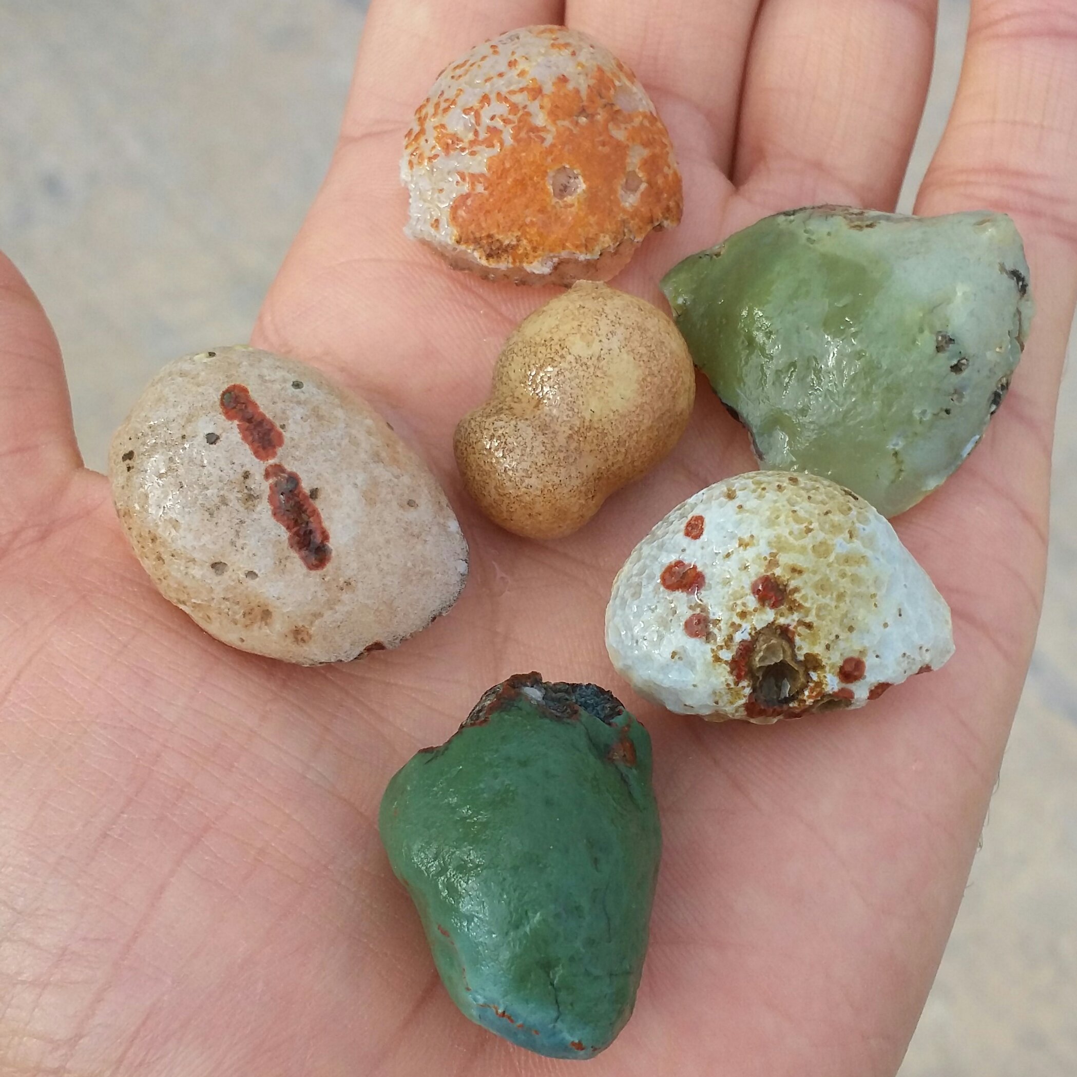 مجموعه 6 عددی سنگ راف خام عقیق توپی نقلی برش نخورده با کیفیت ملقب به سنگ شانس  صددرصد  طبیعی سرشار از خواص شاهکار خلقت