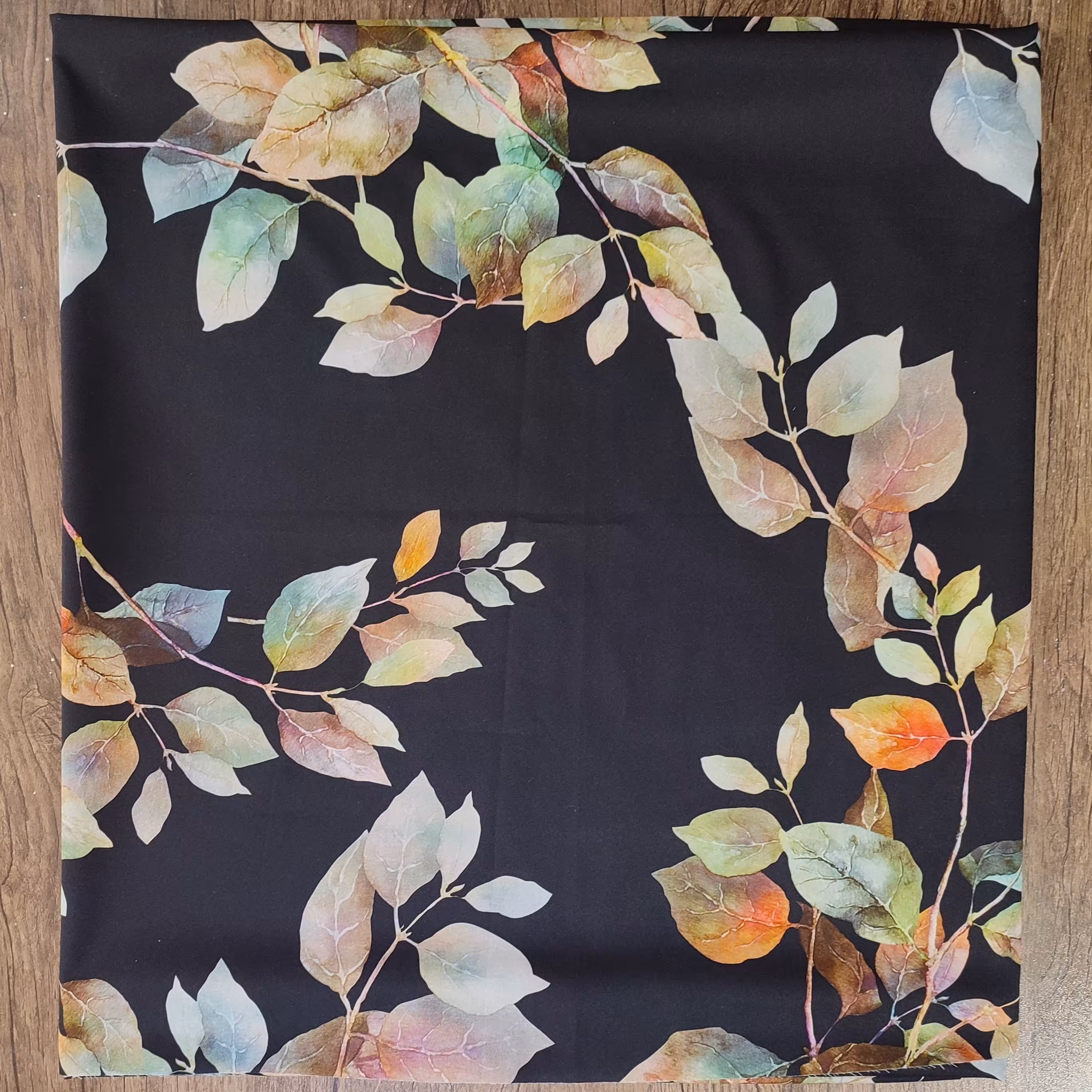 قواره چادر رنگی سوپرسافت طرح برگ بزرگ رنگ مشکی