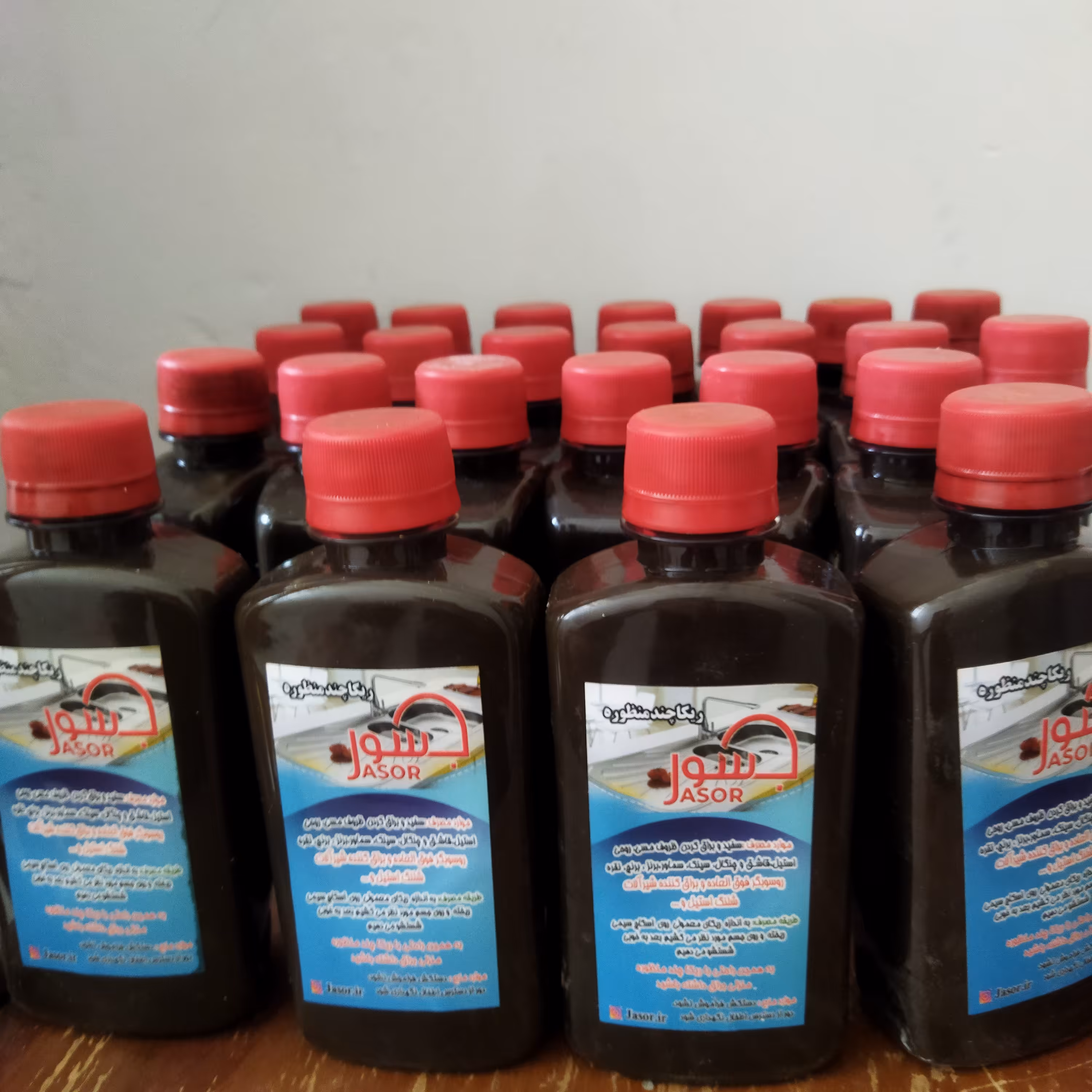 ریکا سیاه جسور برای جلا دادن ظروف مس، نقره ،برنز و سطوح استیل 