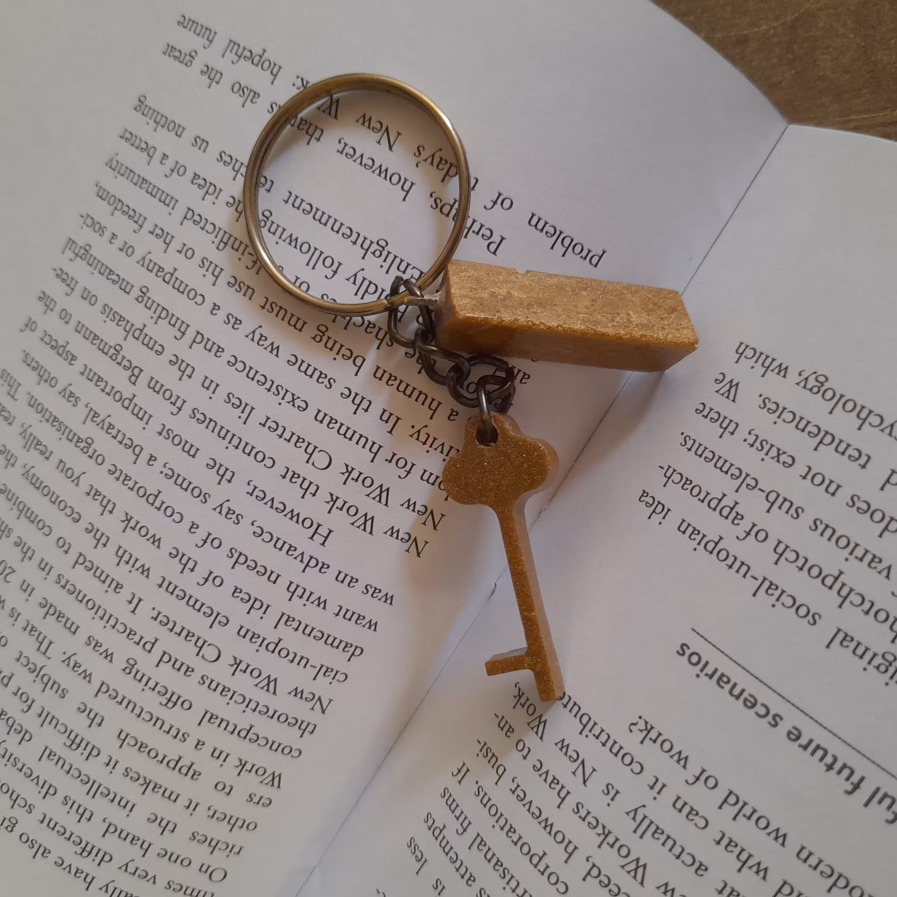 جاکلیدی طرح کلید جاکلیدی رزینی جاسوئیچی آویز ماشین 