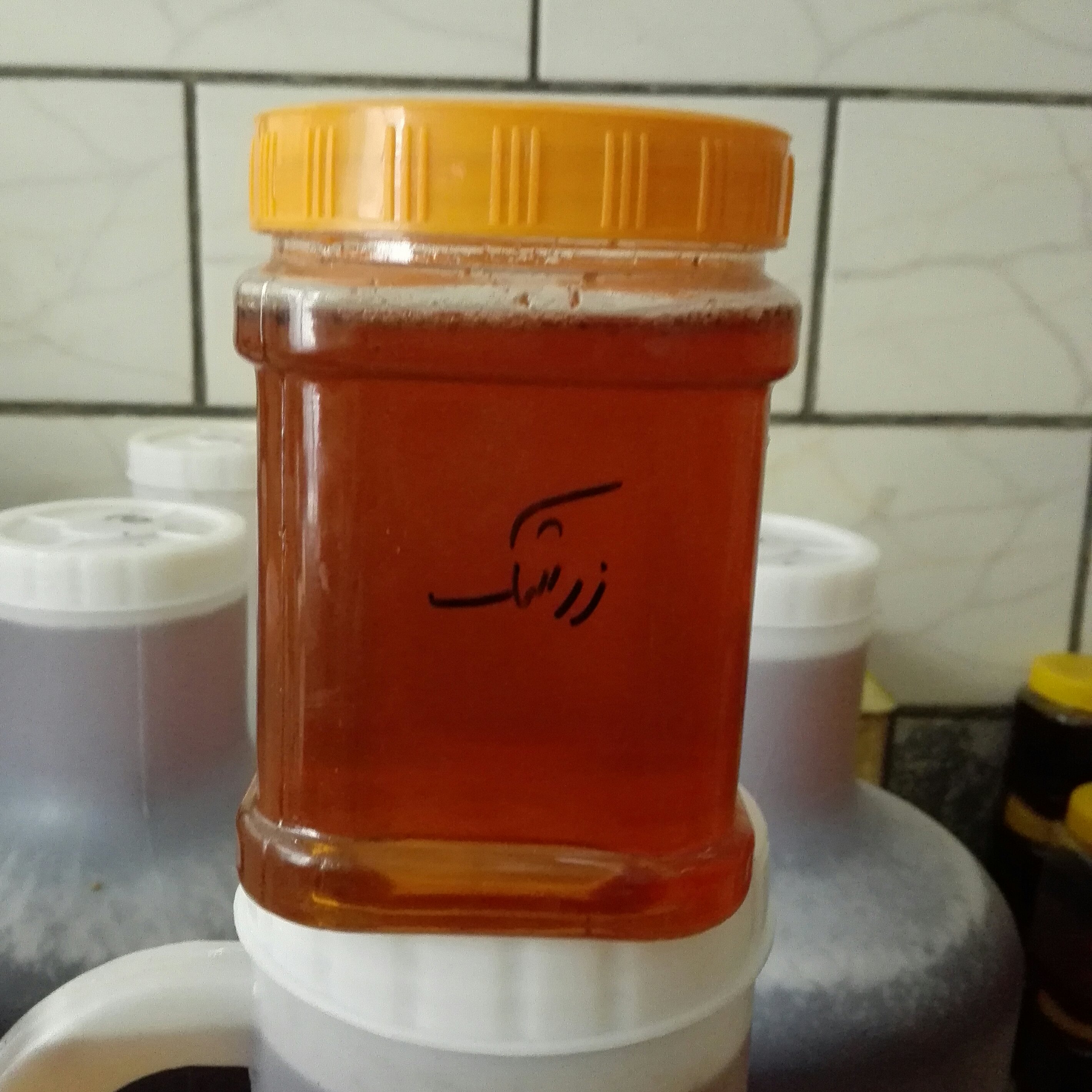 عسل زرشک تک گل خوش طعم عطر مستقیم از زنبوردار یک کیلو گرم برداشت 1403 ((پلمپ شده و بهداشتی))