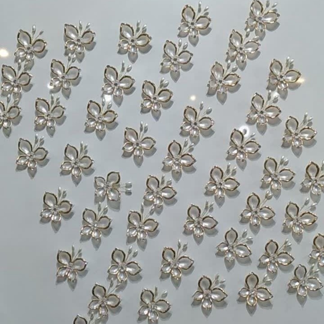 پروانه های کریستالی مگنتی، مدل رز، رنگ صدفی-لب طلایی زیبا، مجموعه دو عددی.