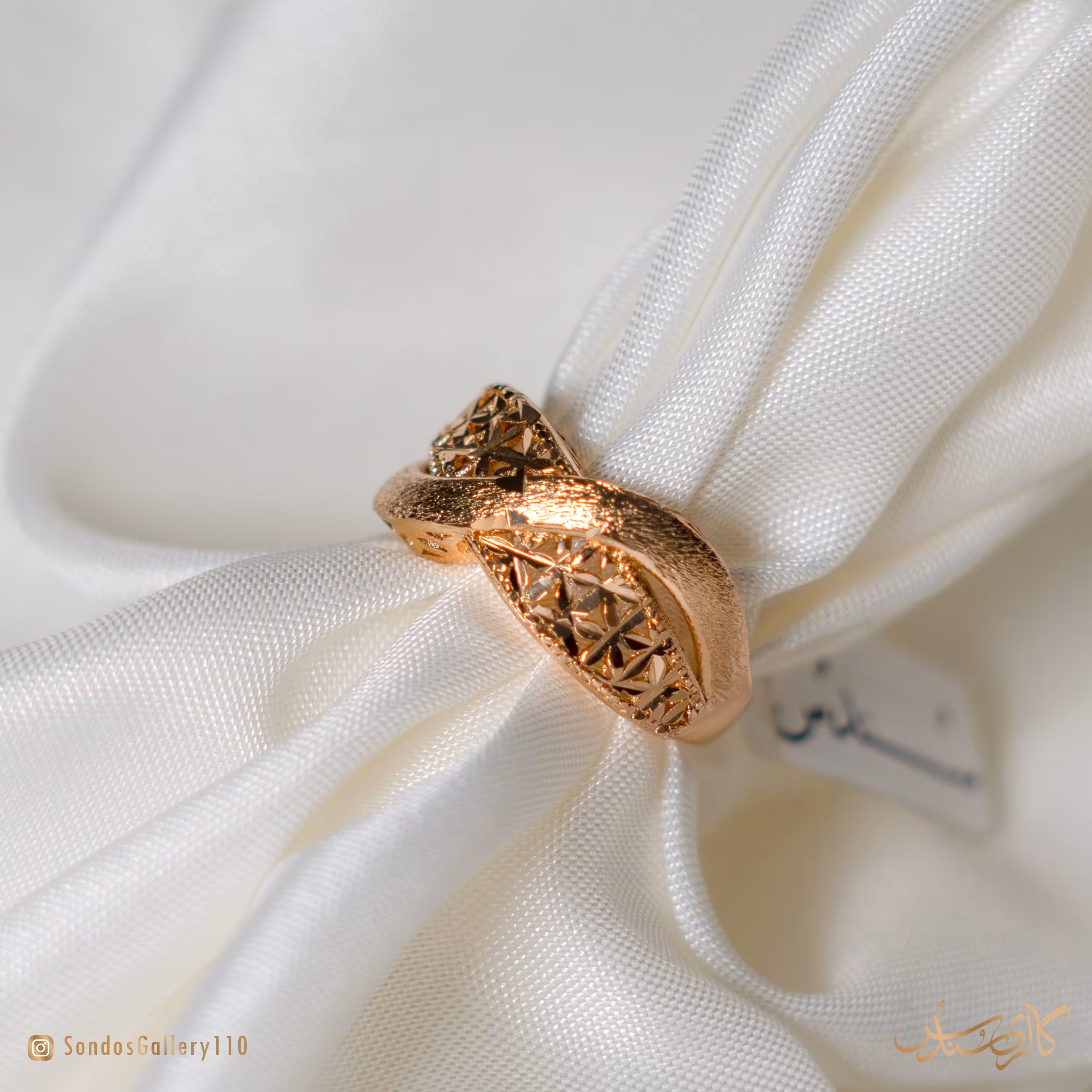 انگشتر تراش خورده ونمادار برند ژوپینگ رنگ ثابت و ضد حساسیت و کاملا مشابه طلا