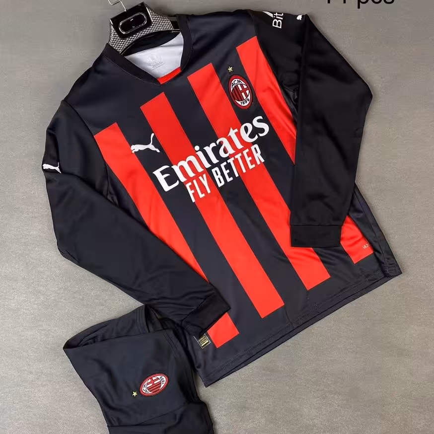 کیت تیشرت با شورت  تایلندی باشگاهی و ملی تیم میلان ایتالیا رنگ مشکی قرمز استین بلند 
