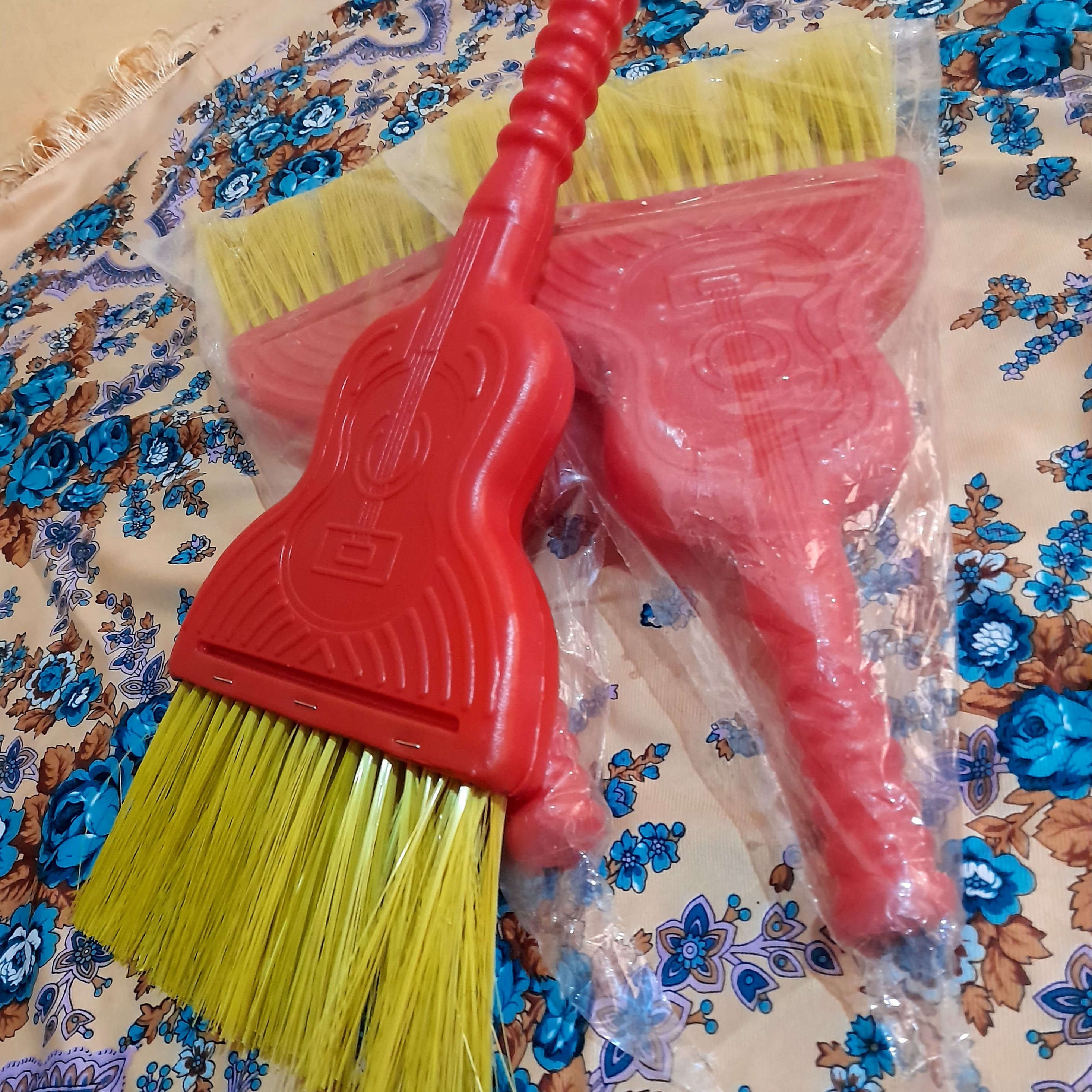 جارو پلاستیکی جنس عالی و ضخیم 