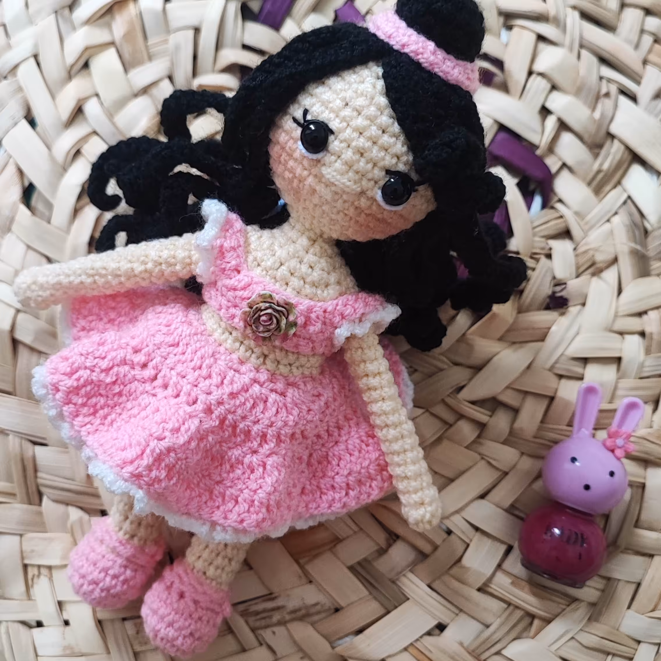 عروسک دختر قلاب بافی 