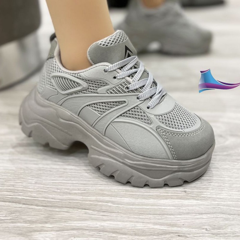 کفش کتونی لژ 5الی 6 سانت
نرم و راحت