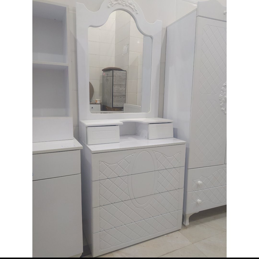 میز آرایش وکیوم سفید
