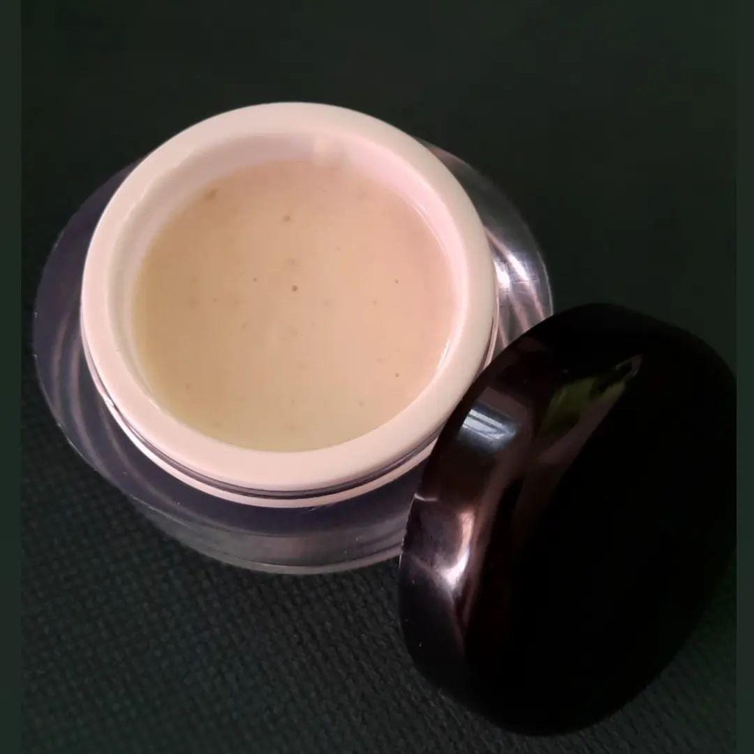 کرم آبرسان و مرطوب کننده دست ساز و گیاهی