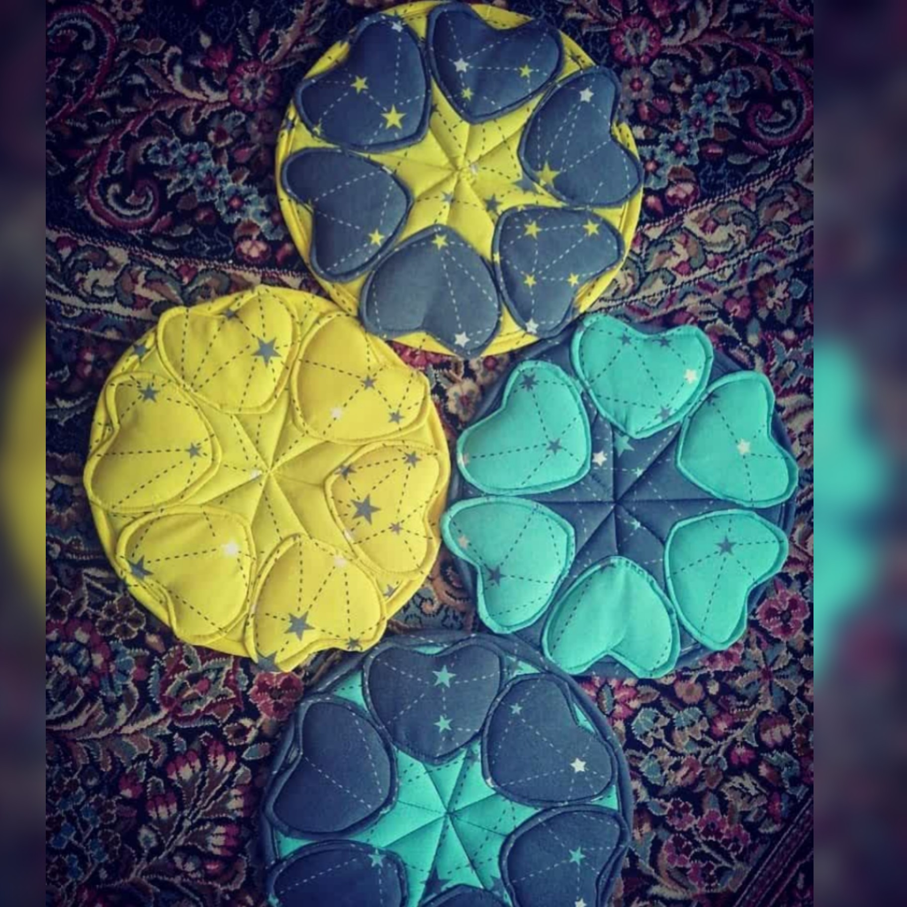 زیر قابلمه ای مدل قلب در رنگبندی متفاوت 